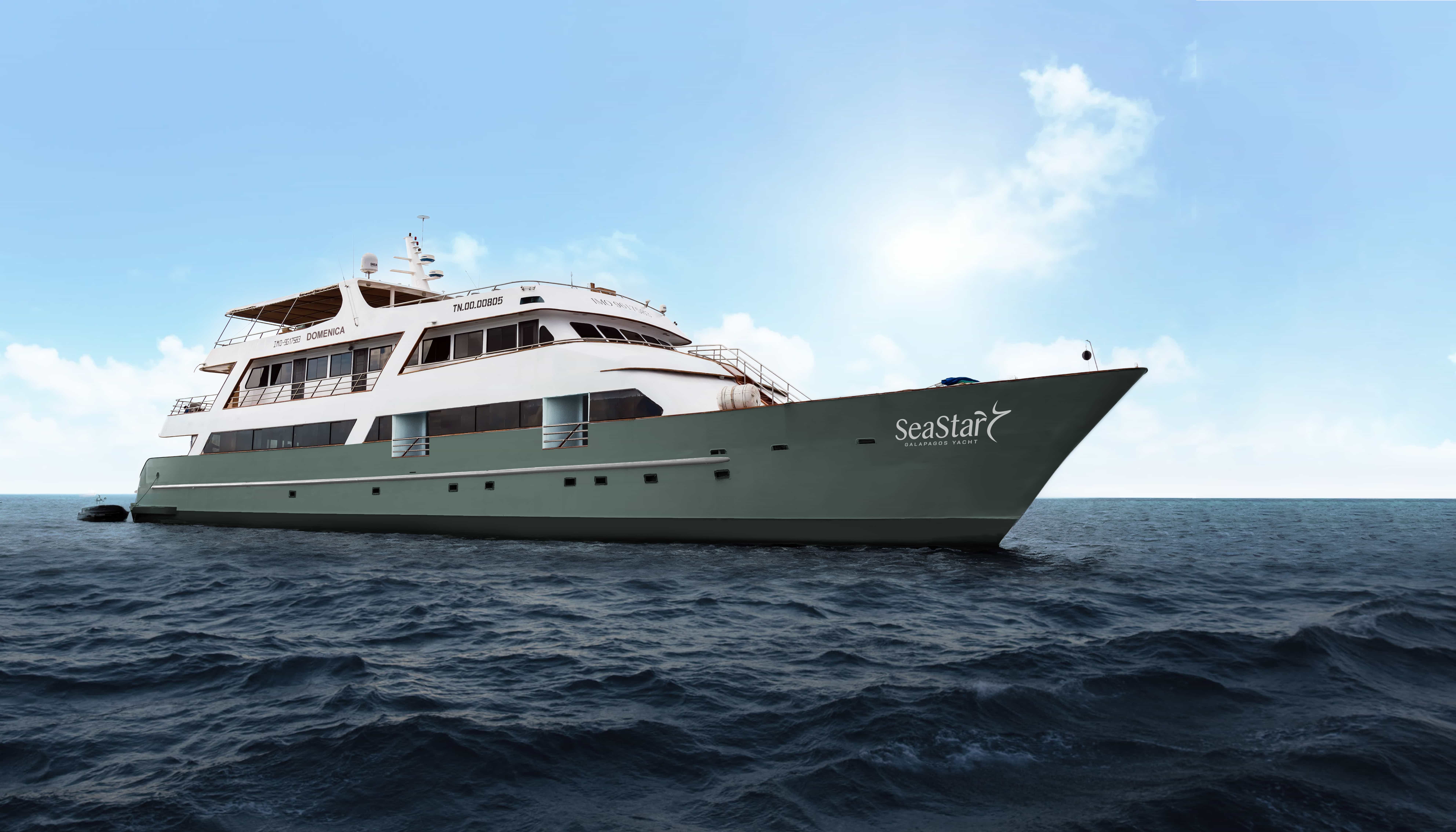 sea_star_galapagos_yacht_side.jpg