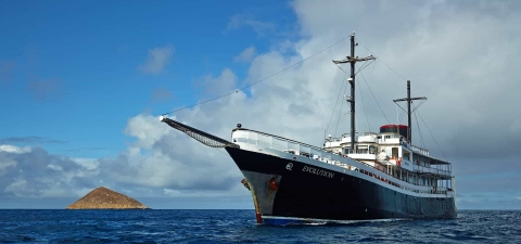 Evolution Expedition Yacht