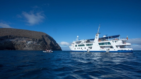 Isabela II Expedition Yacht